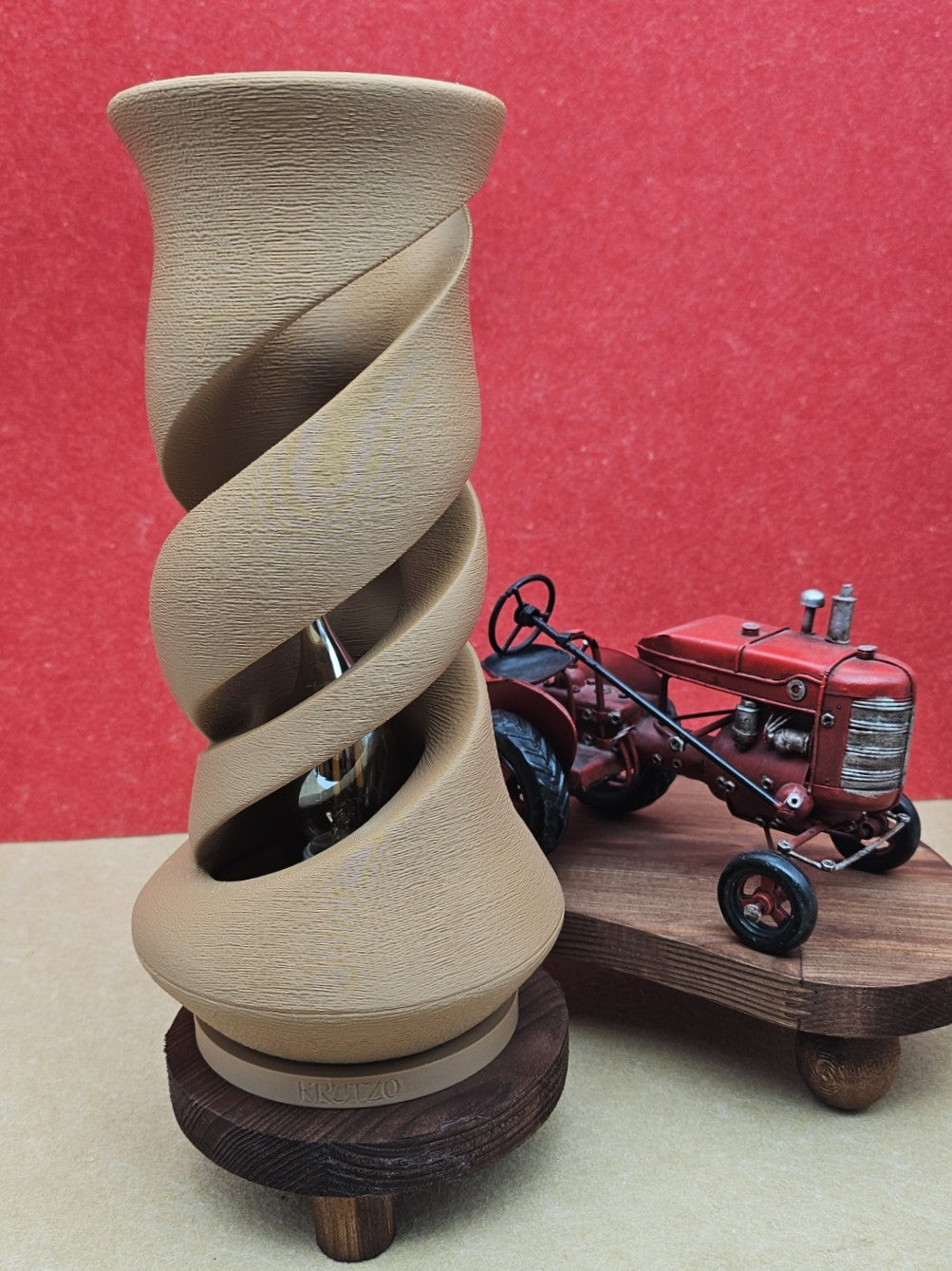 Kut Lamba | Köklerden Doğan Işık